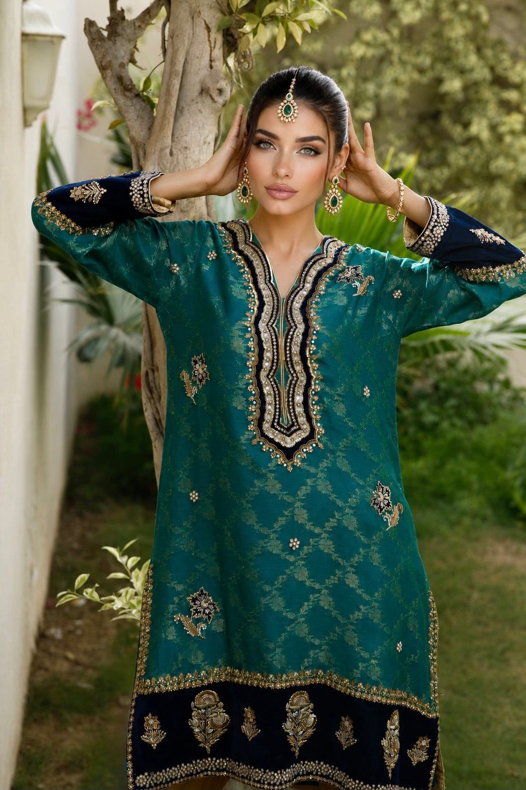 PAVO - Stitched